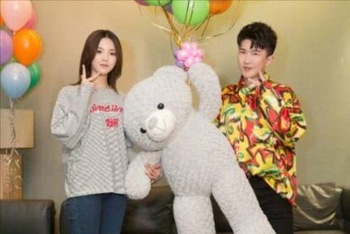 娱乐圈吃瓜背景图女男